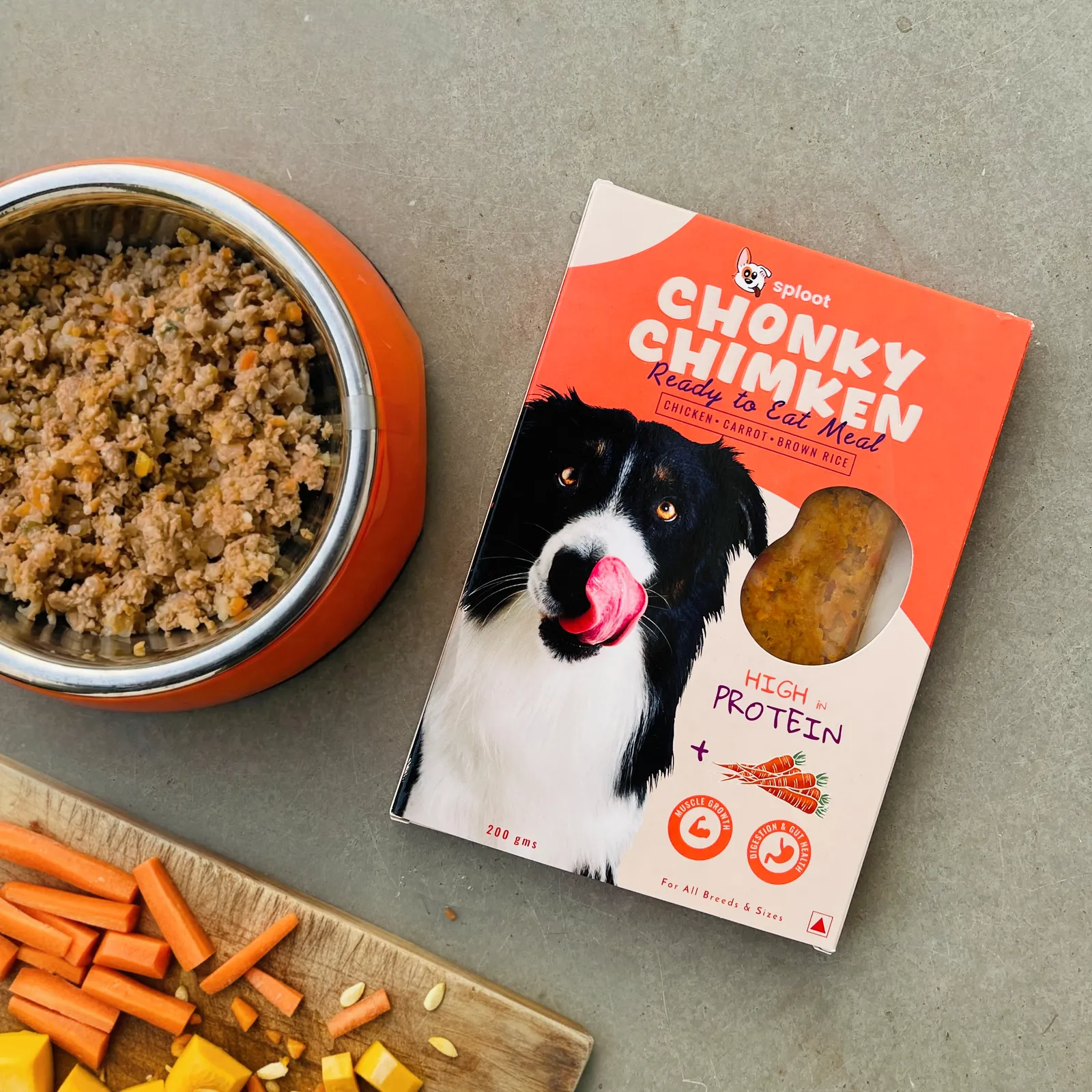 Sploot Chonky Chimken fresh dog food pack beside a bowl of the cooked chicken meal, carrots and pumpkin