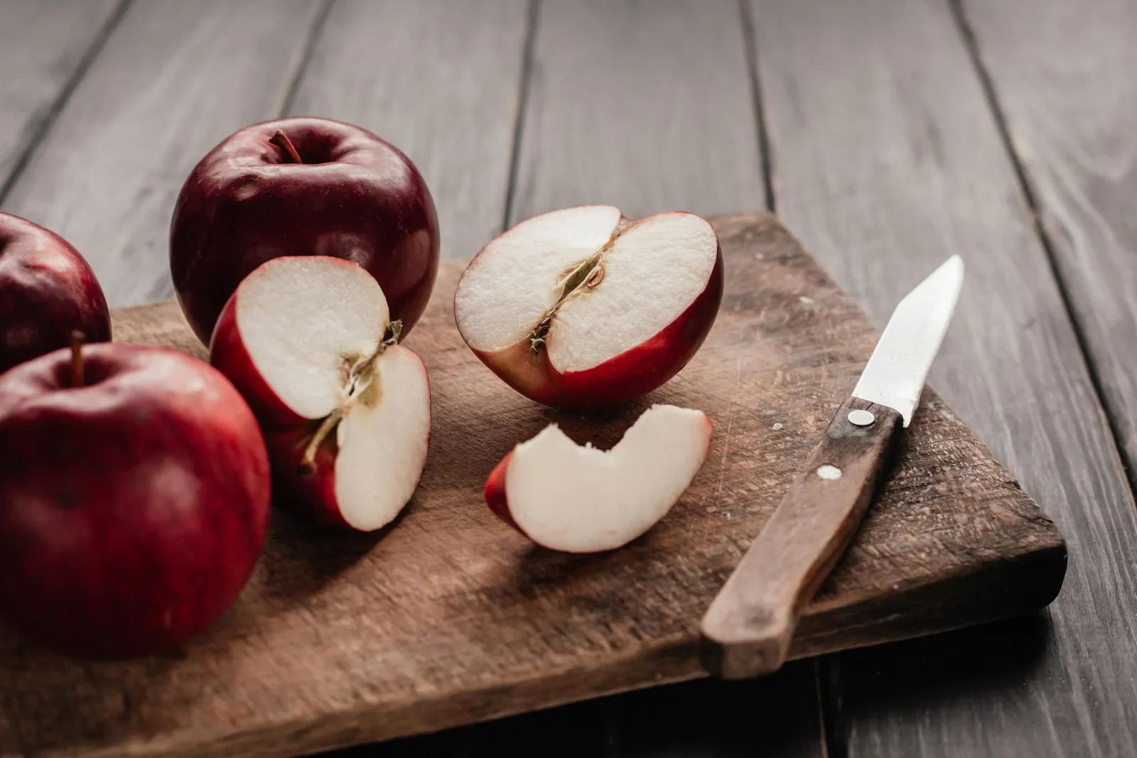 Can Dogs Eat Apples? Core Out, Safe Slices and Portions