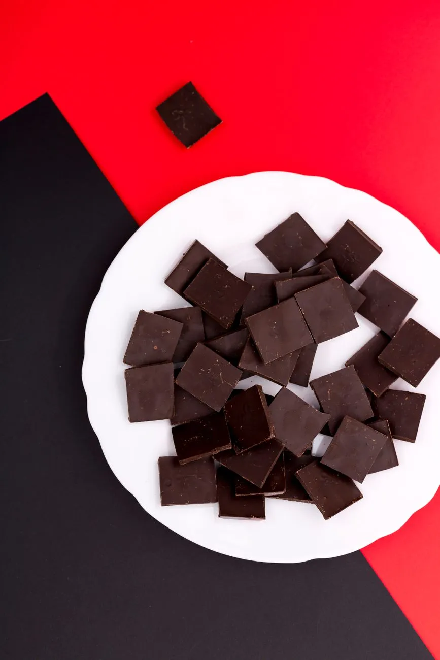 Dark chocolate pieces with high cocoa concentration