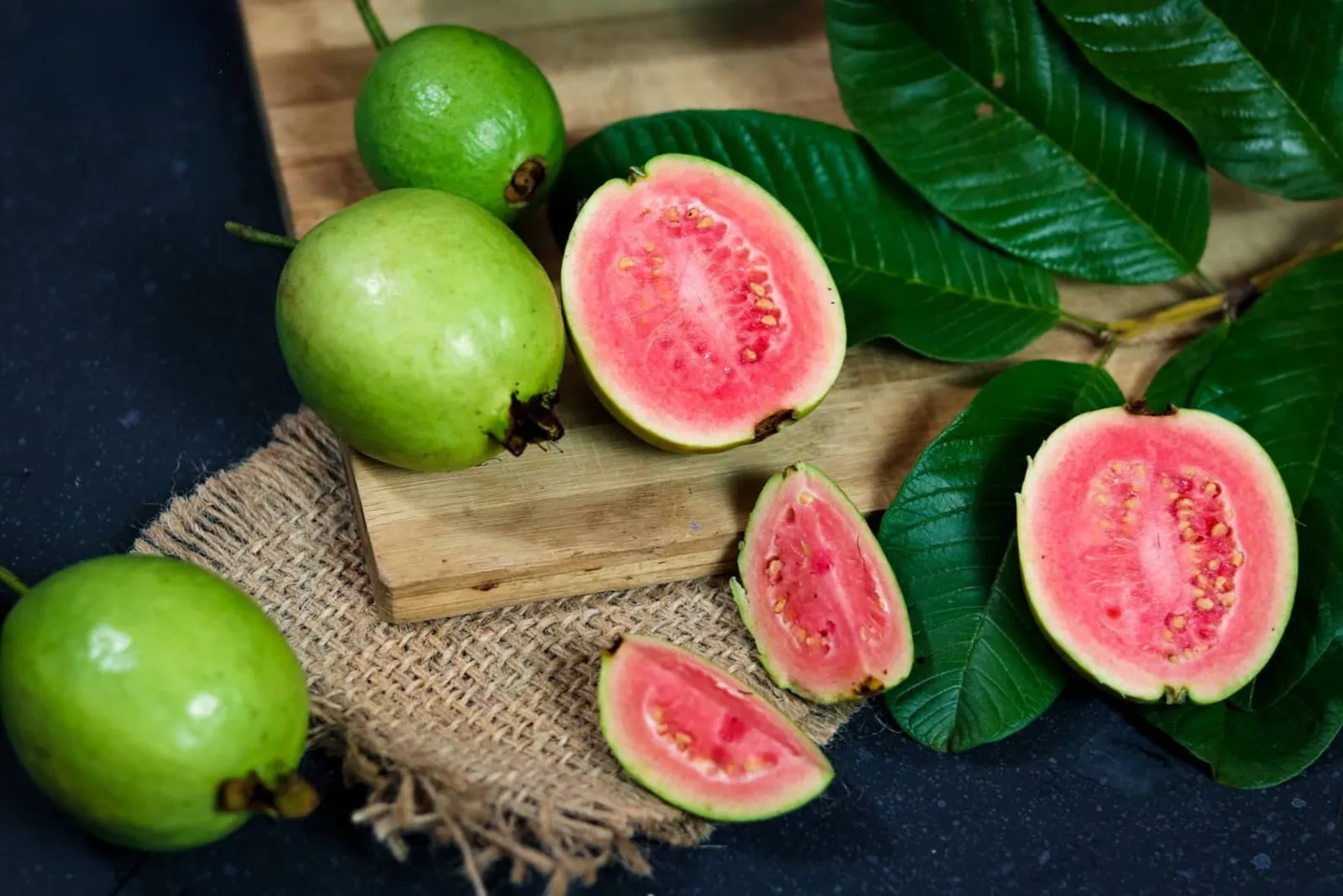 Can Dogs Eat Guava? Ripe Flesh, Seeds and Portion Guide