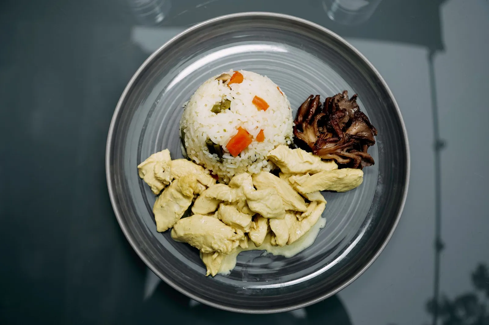 Plain boiled chicken beside cooked rice for balanced dog meals