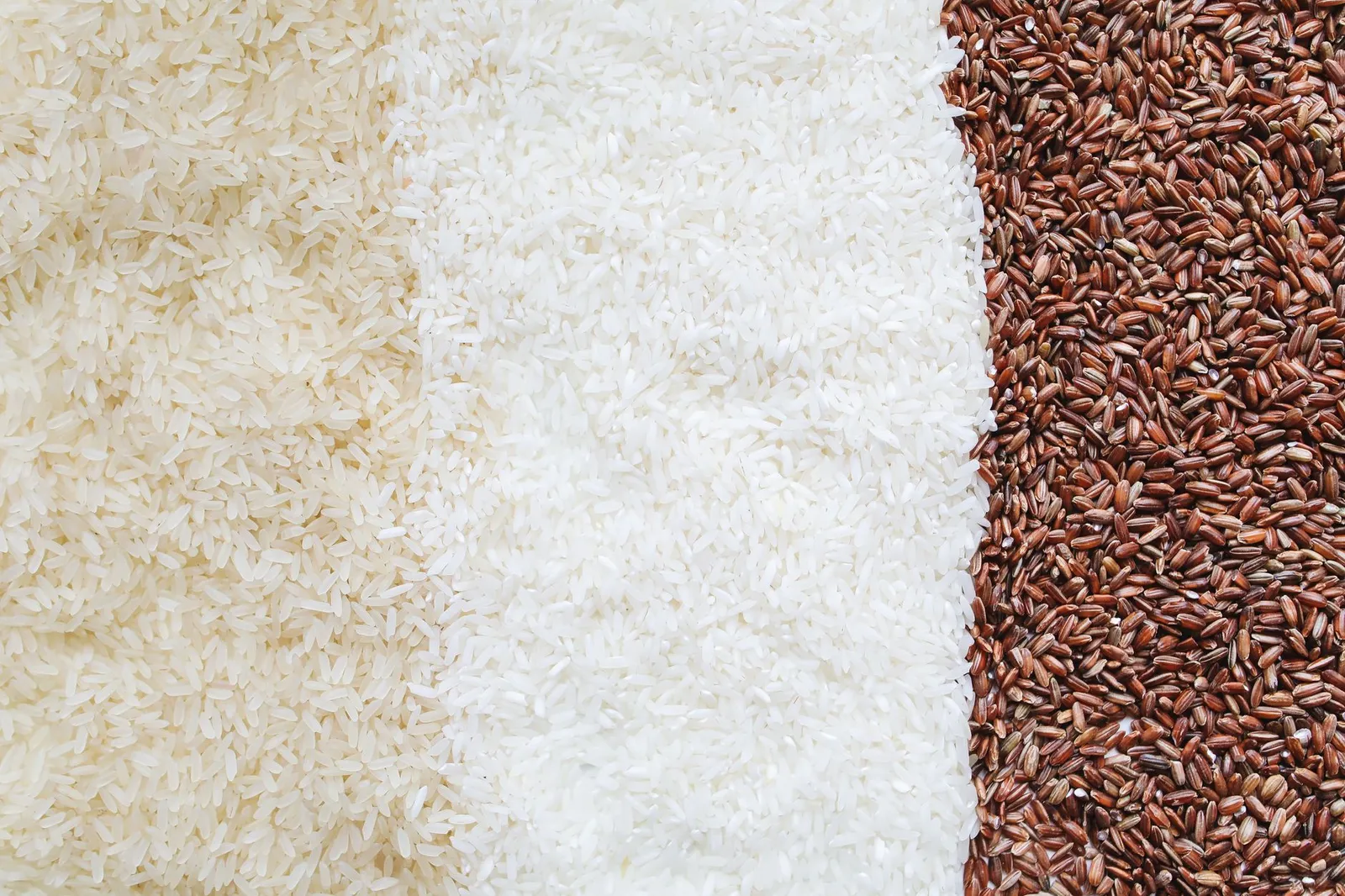 White rice and brown rice side by side in bowls